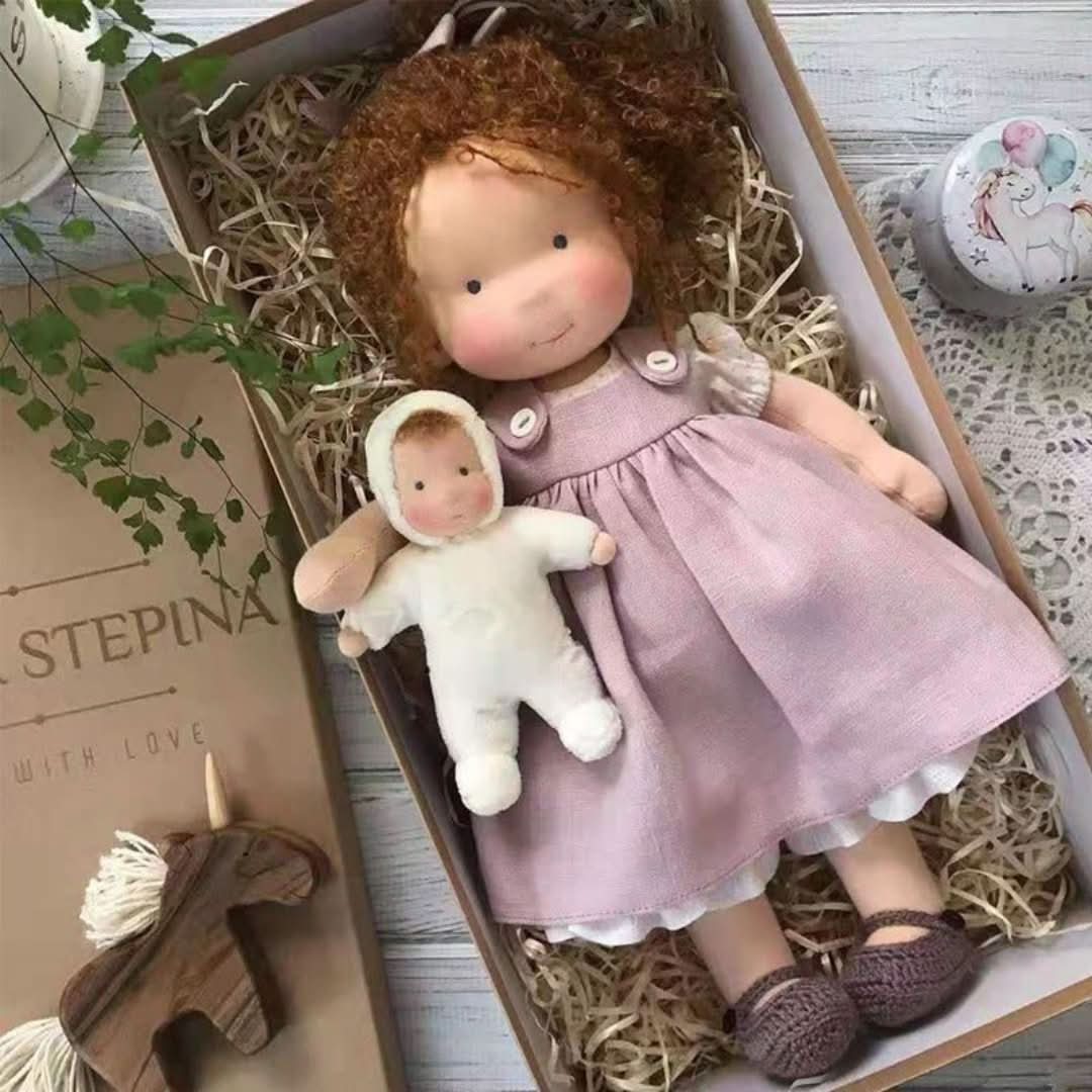 Handgefertigte Waldorf-Puppe aus Naturmaterialien – 30 cm groß