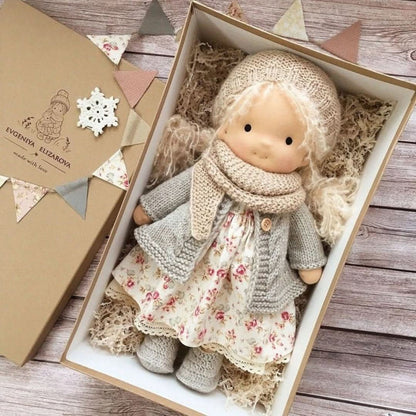 Handgefertigte Waldorf-Puppe aus Naturmaterialien – 30 cm groß