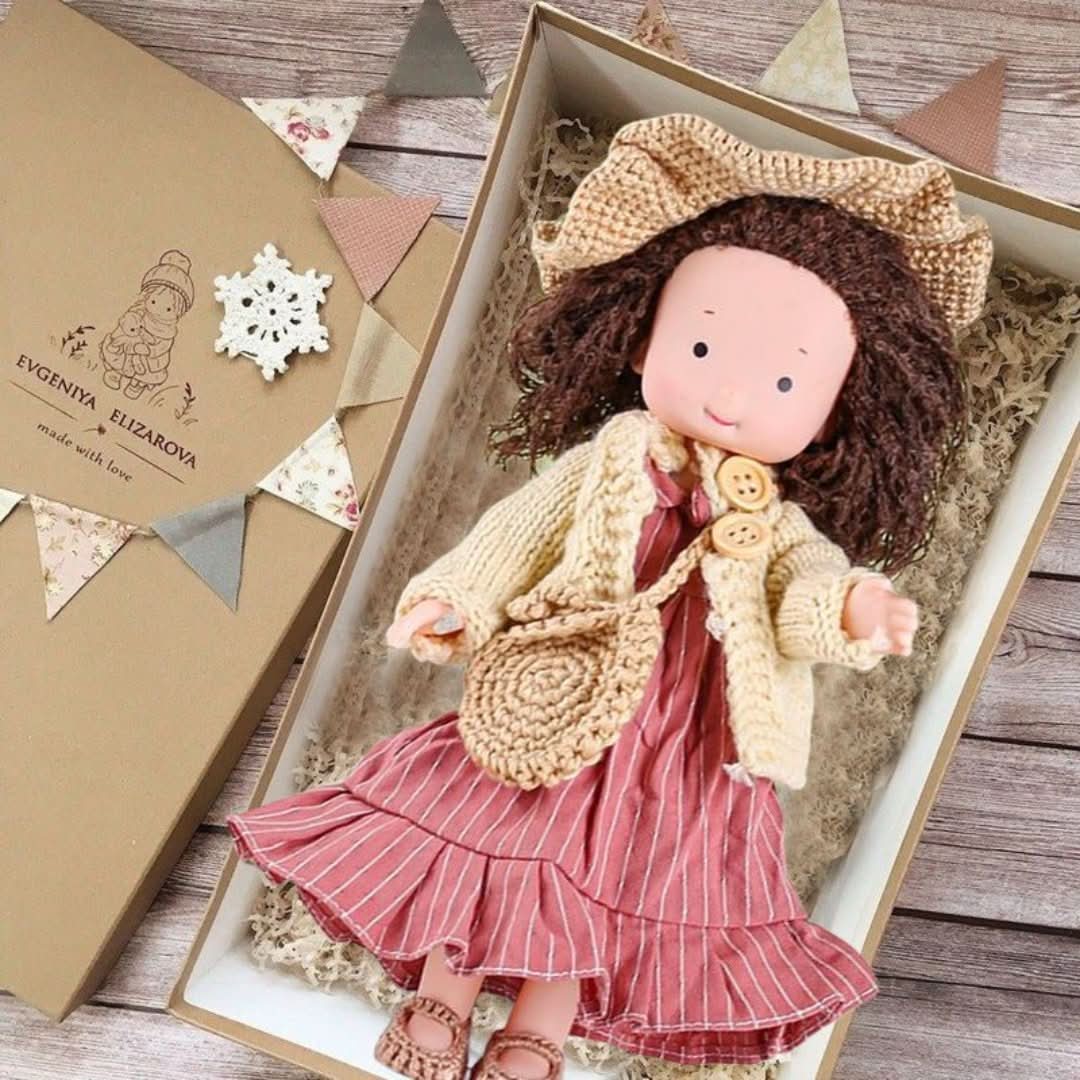 Handgefertigte Waldorf-Puppe aus Naturmaterialien – 30 cm groß