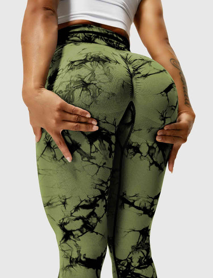 Grüne Damenleggings mit Marmormuster, figurbetont, elastisch, Sportbekleidung.