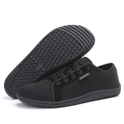 Schwarzer Barfußschuh, atmungsaktiv, rutschfeste Sohle, vegan, für Herren und Damen.